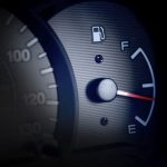 Eléctrico vs. gasolinero: esta prueba nos revela qué auto es más rápido